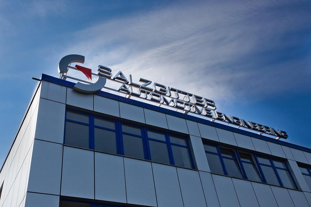 Modern company building of Salzgitter Automotive Engineering GmbH & Co. KG with logo – About Us